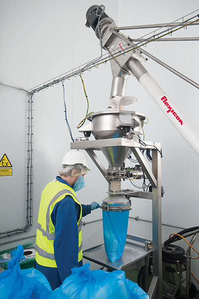 The system controller starts, slows and stops the flexible screw conveyor according to the amount of sugar gained by the gain-in-weight receiving hopper suspended on load cells.